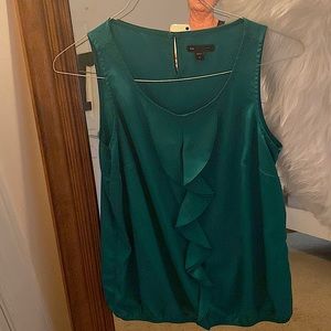 Sleeveless Green Gap Top